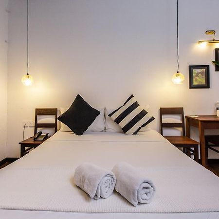 The Marian Boutique Lodging House Кучинг Экстерьер фото