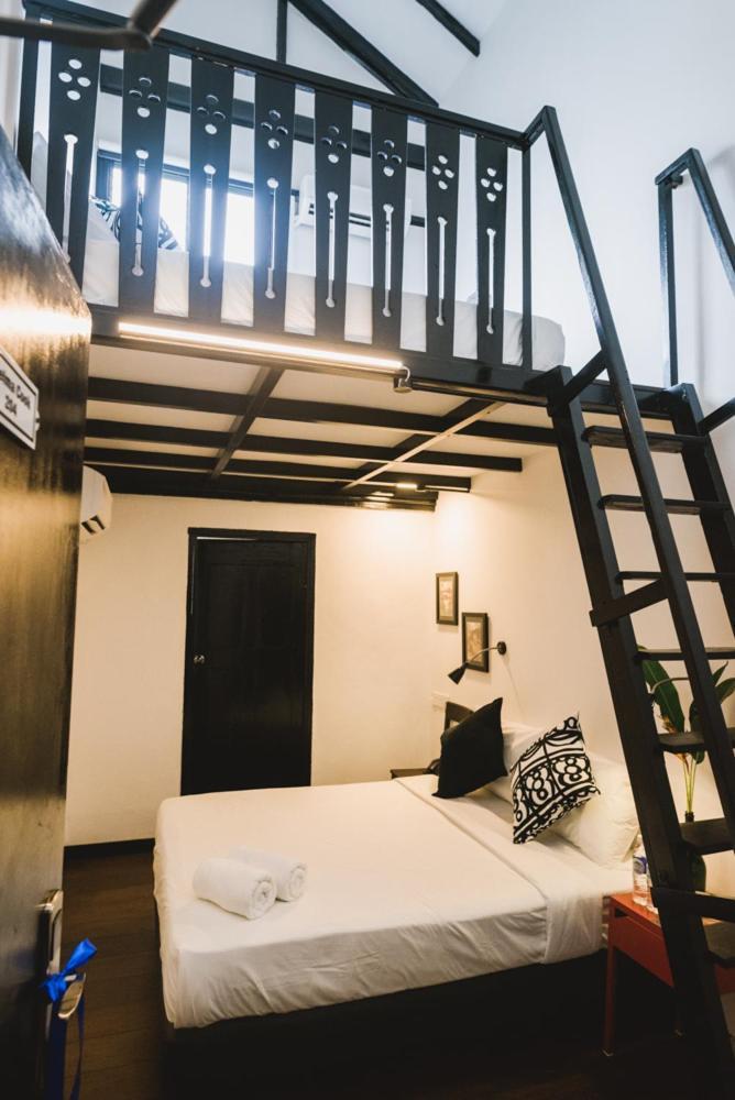 The Marian Boutique Lodging House Кучинг Экстерьер фото